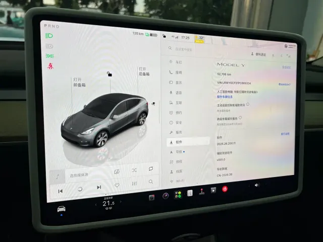 Tesla Model Y — Фото автомобиля 11