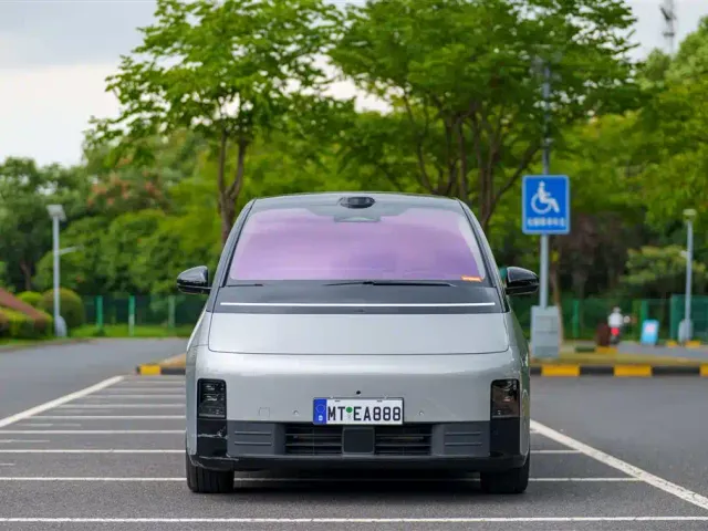 Li Auto MEGA — Фото автомобиля 2