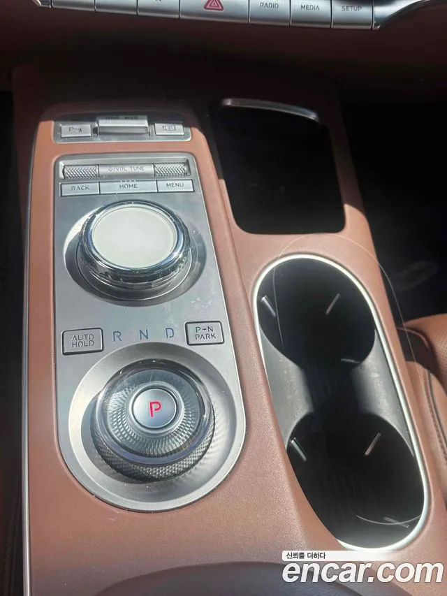 Genesis GV70 — Фото автомобиля 11