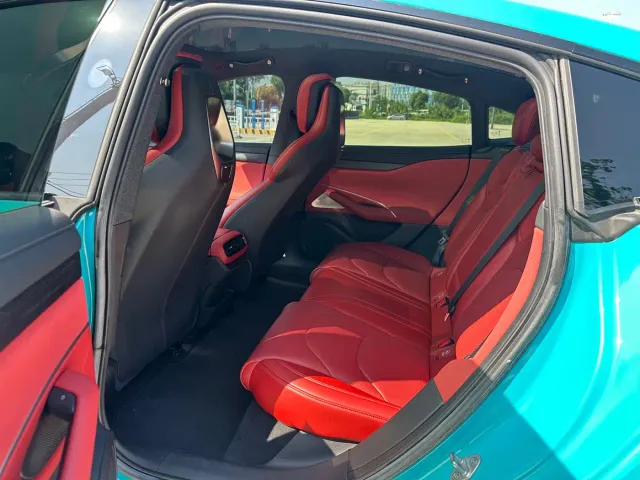 Xiaomi SU7 — Фото автомобиля 5