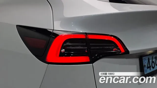 Tesla Model Y — Фото автомобиля 8