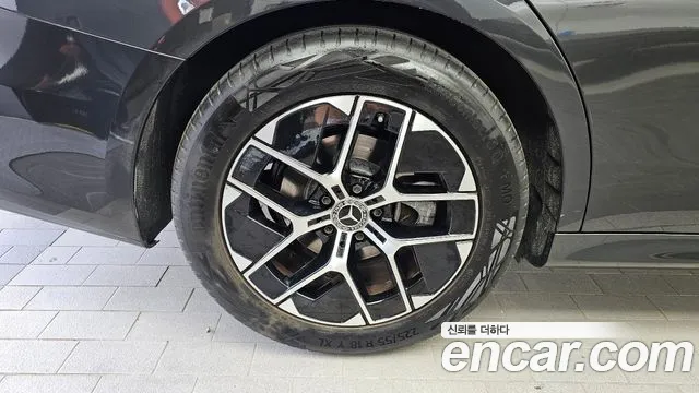 Mercedes-Benz E-Class — Фото автомобиля 5