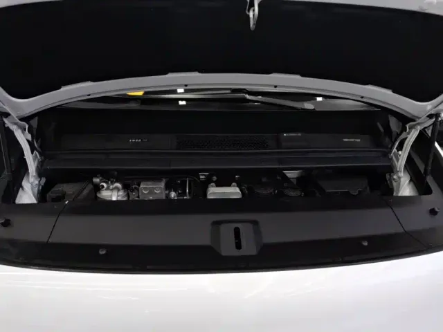 Li Auto MEGA — Фото автомобиля 19
