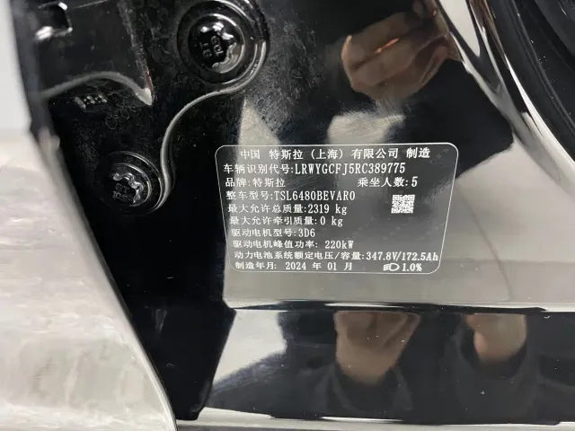 Tesla Model Y — Фото автомобиля 21