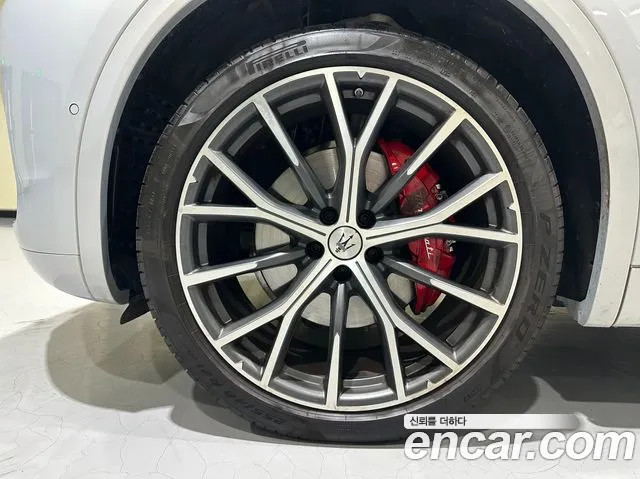 Maserati Grecale — Фото автомобиля 5