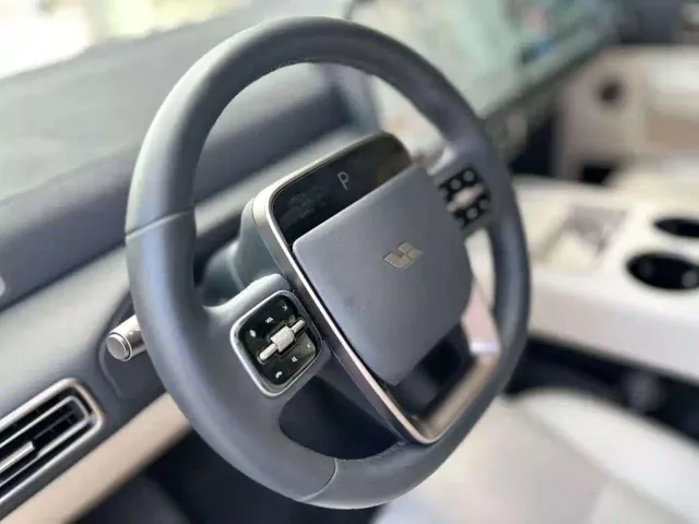 Li Auto MEGA — Фото автомобиля 8