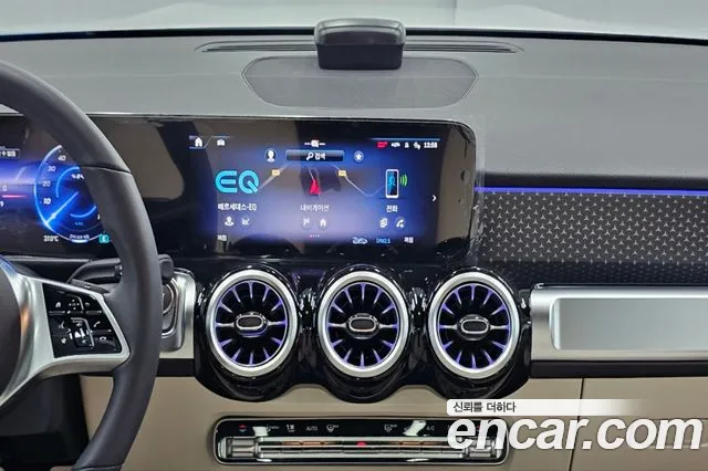 Mercedes-Benz EQB — Фото автомобиля 16