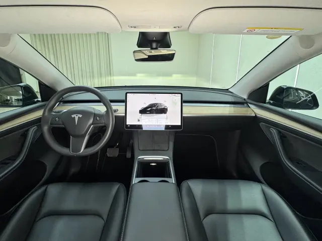 Tesla Model Y — Фото автомобиля 23