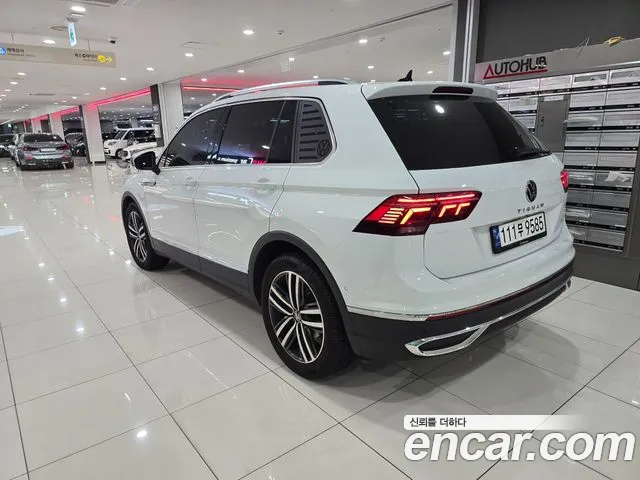 Volkswagen Tiguan Tiguan 2 поколение 2.0 TDI Prestige — Фото автомобиля 4