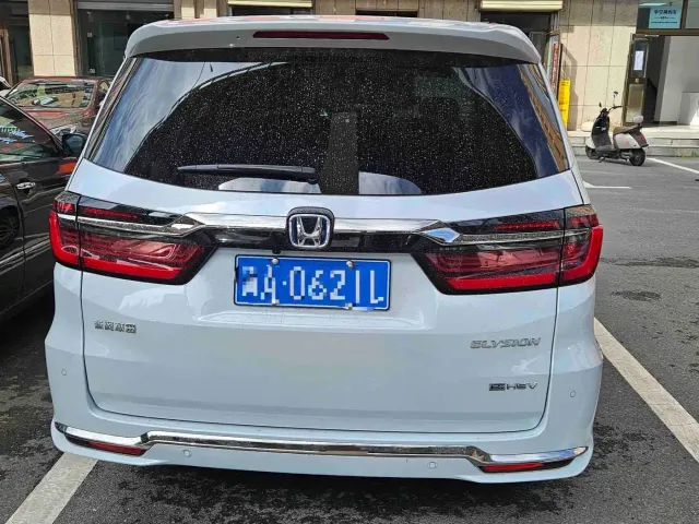 Honda Elysion — Фото автомобиля 9
