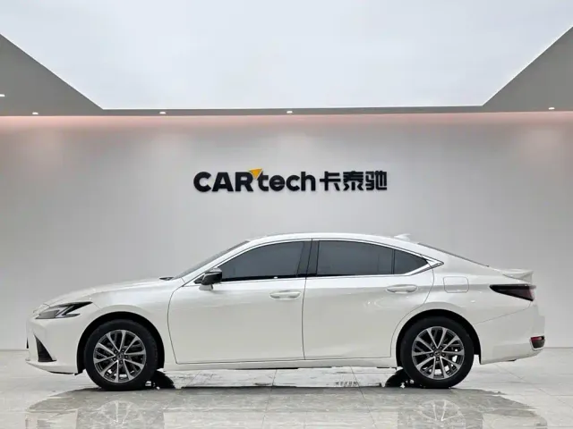 Lexus ES — Фото автомобиля 2