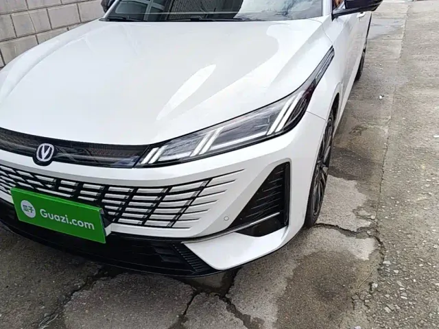Changan Eado — Фото автомобиля 23
