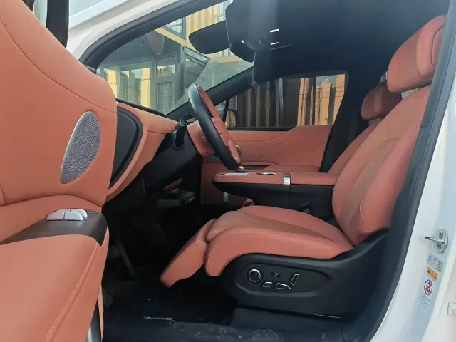 Changan Qiyuan E07 — Фото автомобиля 5