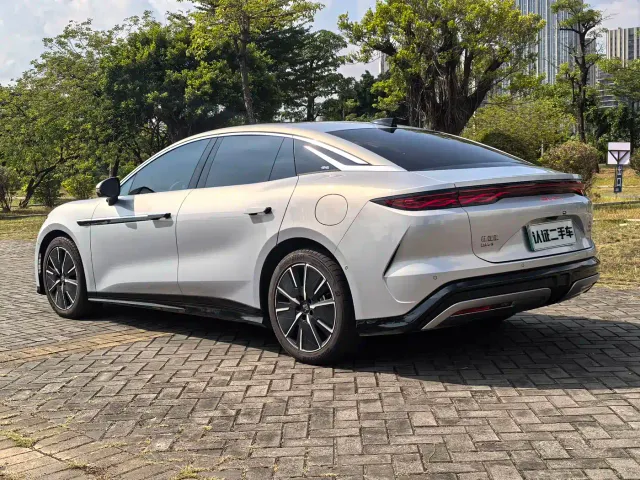 BYD Han L — Фото автомобиля 18