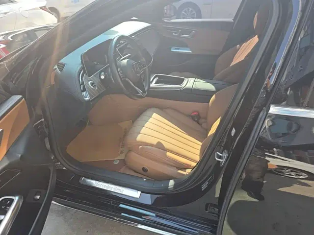 Mercedes-Benz E-Class — Фото автомобиля 14