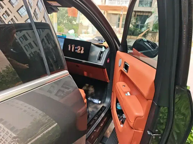 Li Auto L9 — Фото автомобиля 17