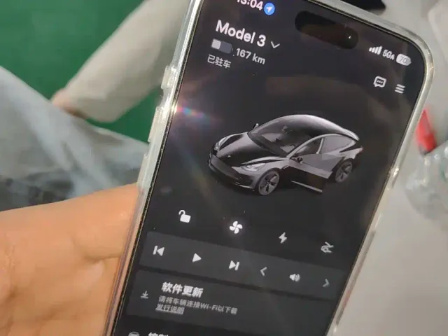Tesla Model 3 — Фото автомобиля 8