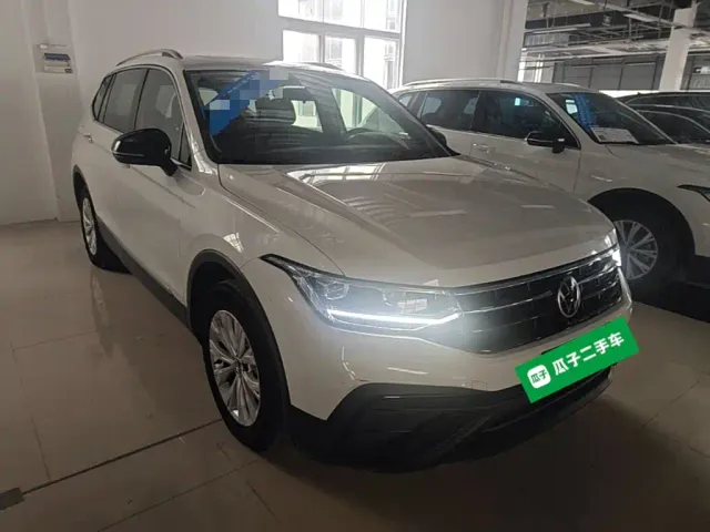 Volkswagen Tiguan L — Фото автомобиля 3