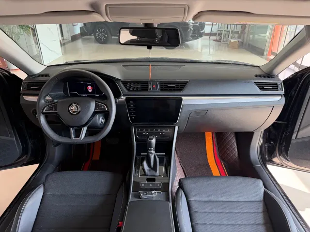 Skoda Superb — Фото автомобиля 16