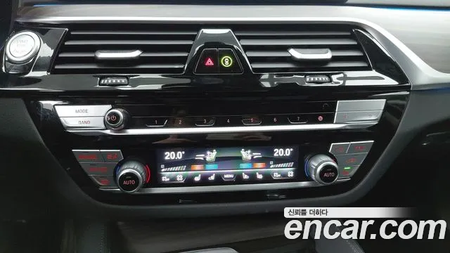 BMW 5 Series G30 — Фото автомобиля 16