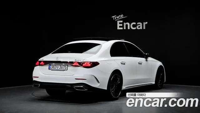 Mercedes-Benz E-Class — Фото автомобиля 2