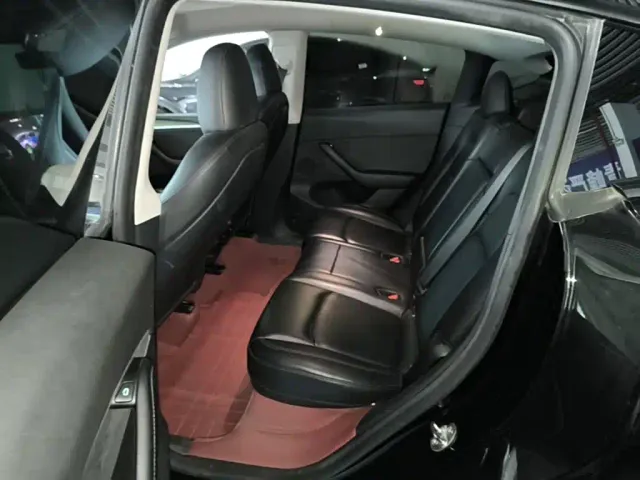 Tesla Model Y — Фото автомобиля 16