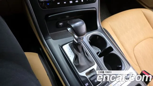 Kia Canival Carnival 4 поколение Дизель 9 мест Prestige — Фото автомобиля 9