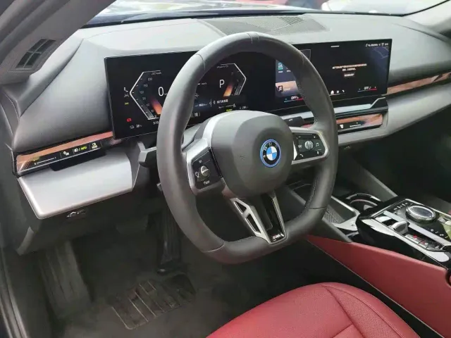 BMW i5 — Фото автомобиля 10