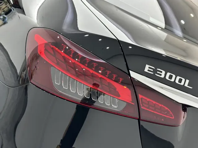 Mercedes-Benz E-Class — Фото автомобиля 22