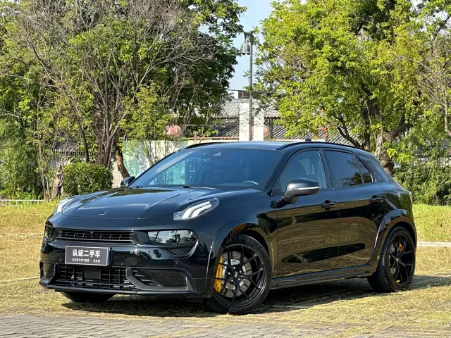 Фотография автомобиля — Lynk & Co 02 Hatchback