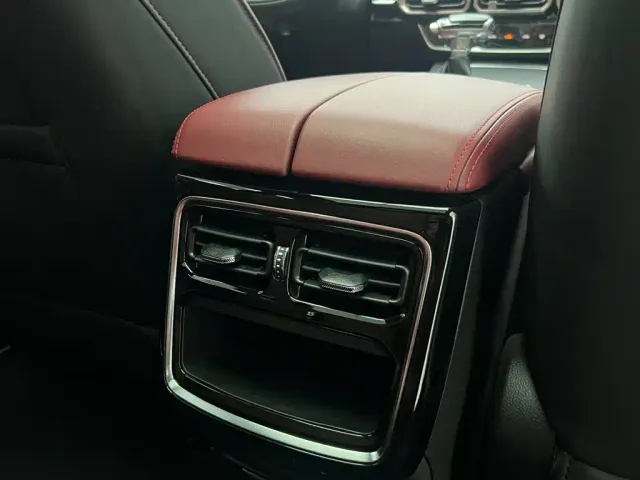 Jetour X70 Plus — Фото автомобиля 11