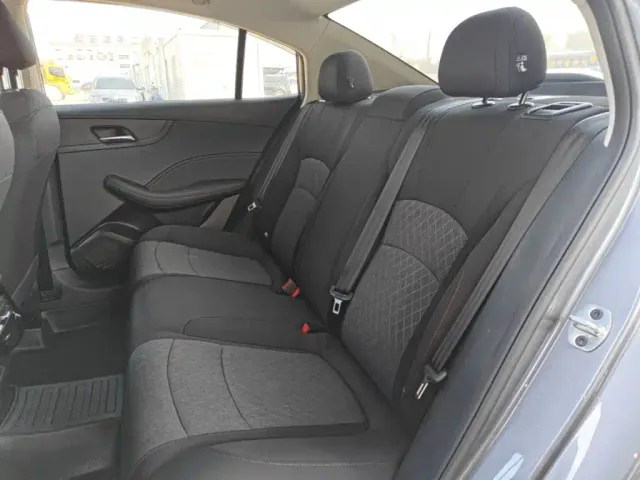 Roewe i5 — Фото автомобиля 16