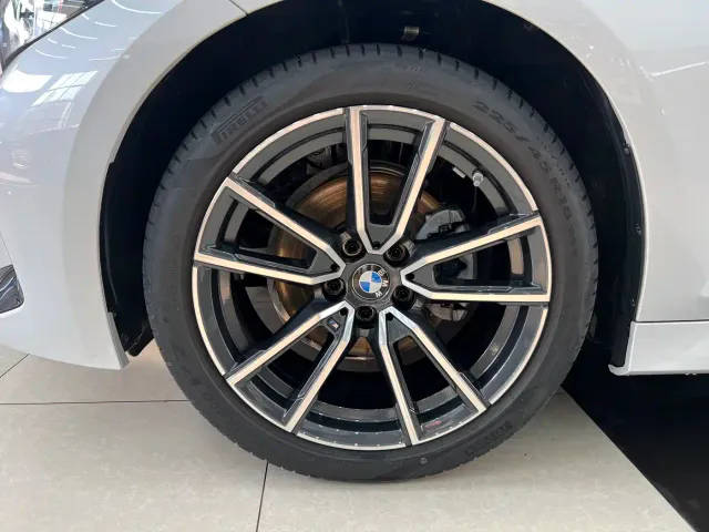 BMW 3 Series — Фото автомобиля 5