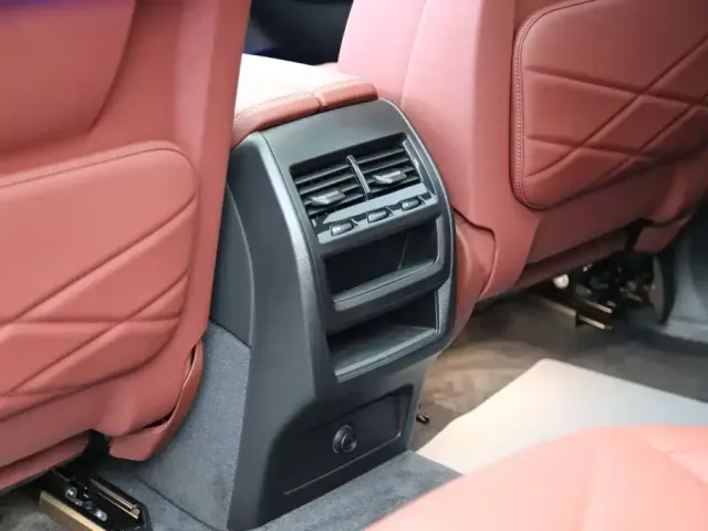 BMW BMW X5 2025 Model xDrive 30Li Exclusive M Sport Blackout Package — Фото автомобиля 19