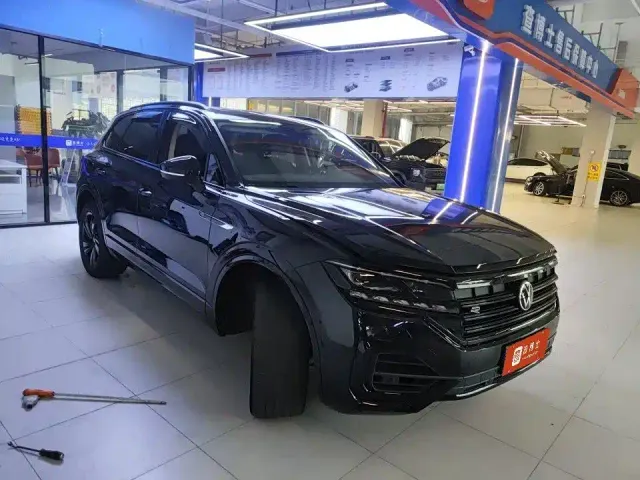 Volkswagen Touareg — Фото автомобиля 3