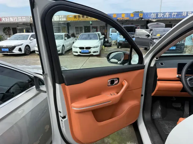 Leapmotor C10 — Фото автомобиля 12