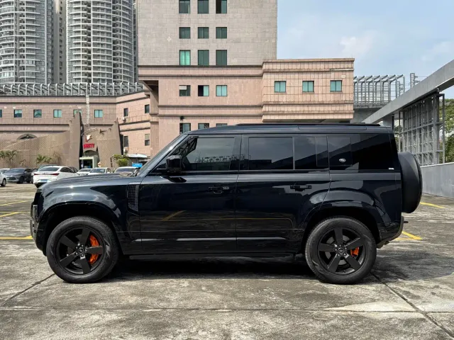 Land Rover Defender — Фото автомобиля 29