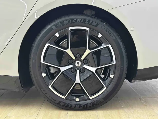 Xiaomi SU7 — Фото автомобиля 20