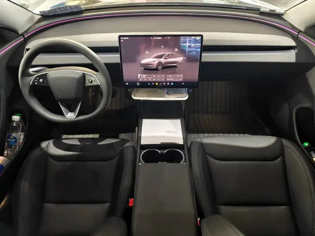 Tesla Model 3 — Фото автомобиля 14