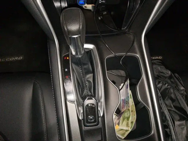 Honda Accord — Фото автомобиля 10