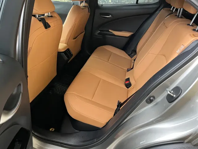 Lexus UX — Фото автомобиля 10