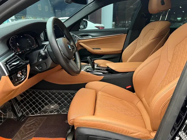 BMW 5 Series — Фото автомобиля 10