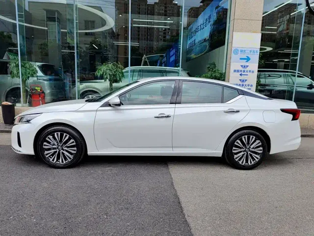 Nissan Teana — Фото автомобиля 3