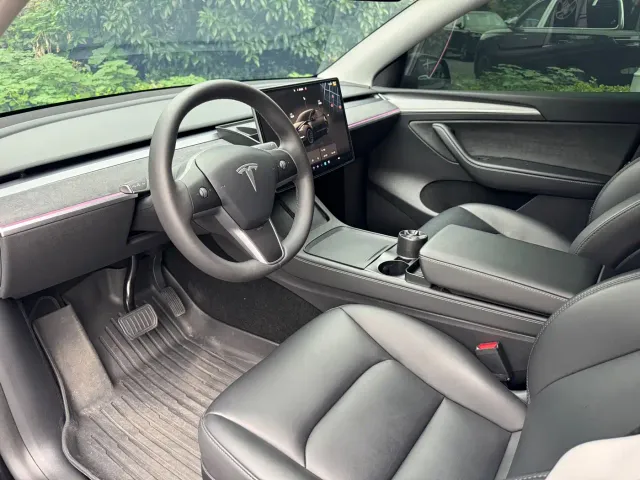 Tesla Model Y — Фото автомобиля 10
