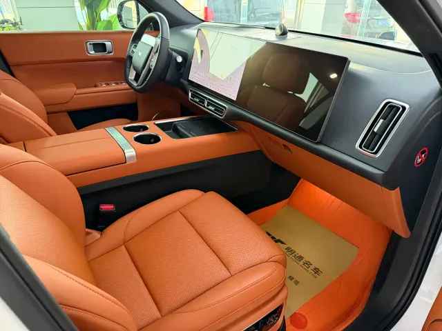 Li Auto L7 — Фото автомобиля 9