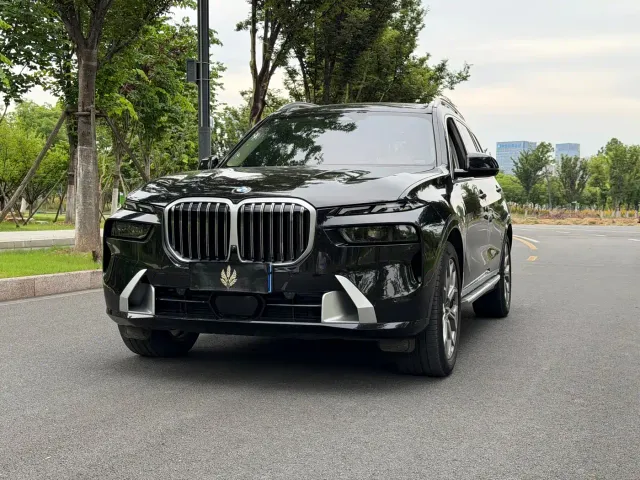 Фотография автомобиля — BMW X7