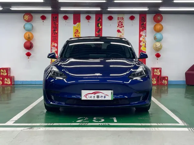 Tesla Model 3 — Фото автомобиля 2