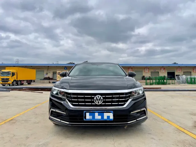 Volkswagen Passat — Фото автомобиля 2