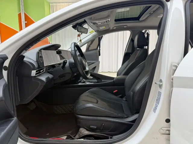 Hyundai Elantra — Фото автомобиля 4