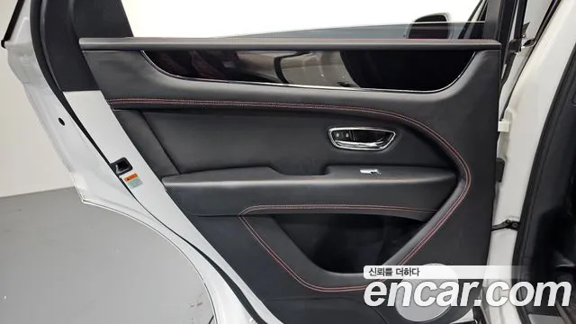 Bentley Bentayga Bentayga 4.0 V8 Base — Фото автомобиля 21